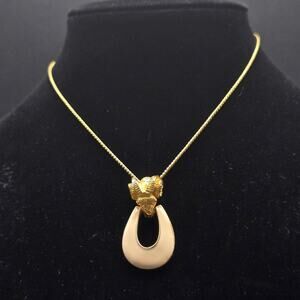 Ram's Head Door Knocker Pendant Necklace Cream Enamel Gold Tone Vintage